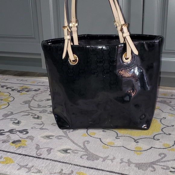 Michael Kors Black Patent Tote and Estee Lauder Bag⚜️🖤⚜️ - Picture 10 of 13